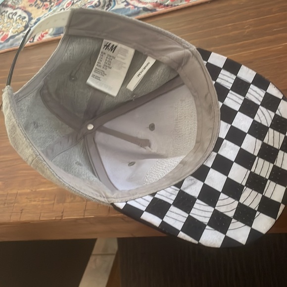 SEQUINS FLIP HAT 🧢PICK 3 FOR $20 - Picture 4 of 4